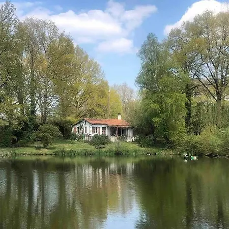 La Petite Maison Au Bord De L'etang *