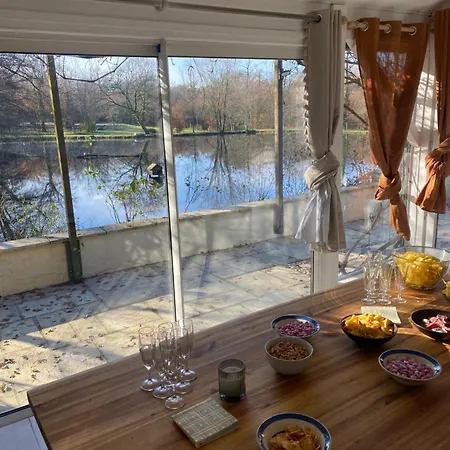 La Petite Maison Au Bord De L'etang